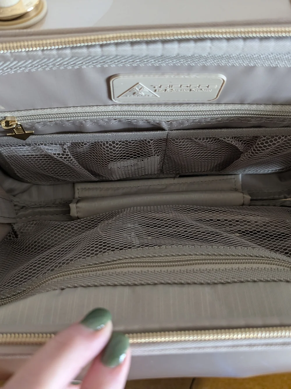 Triforce Elite Travelware Sienna Hardside Beauty Case - NWT!